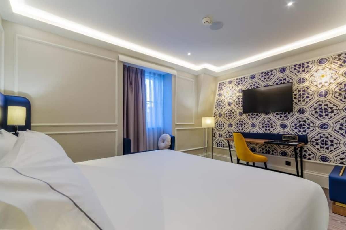 1 camera, minibar, una scrivania, insonorizzazione