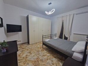 3 chambres, bureau, Wi-Fi, draps fournis