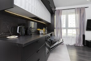 Tetera/pava eléctrica, mesa de comedor