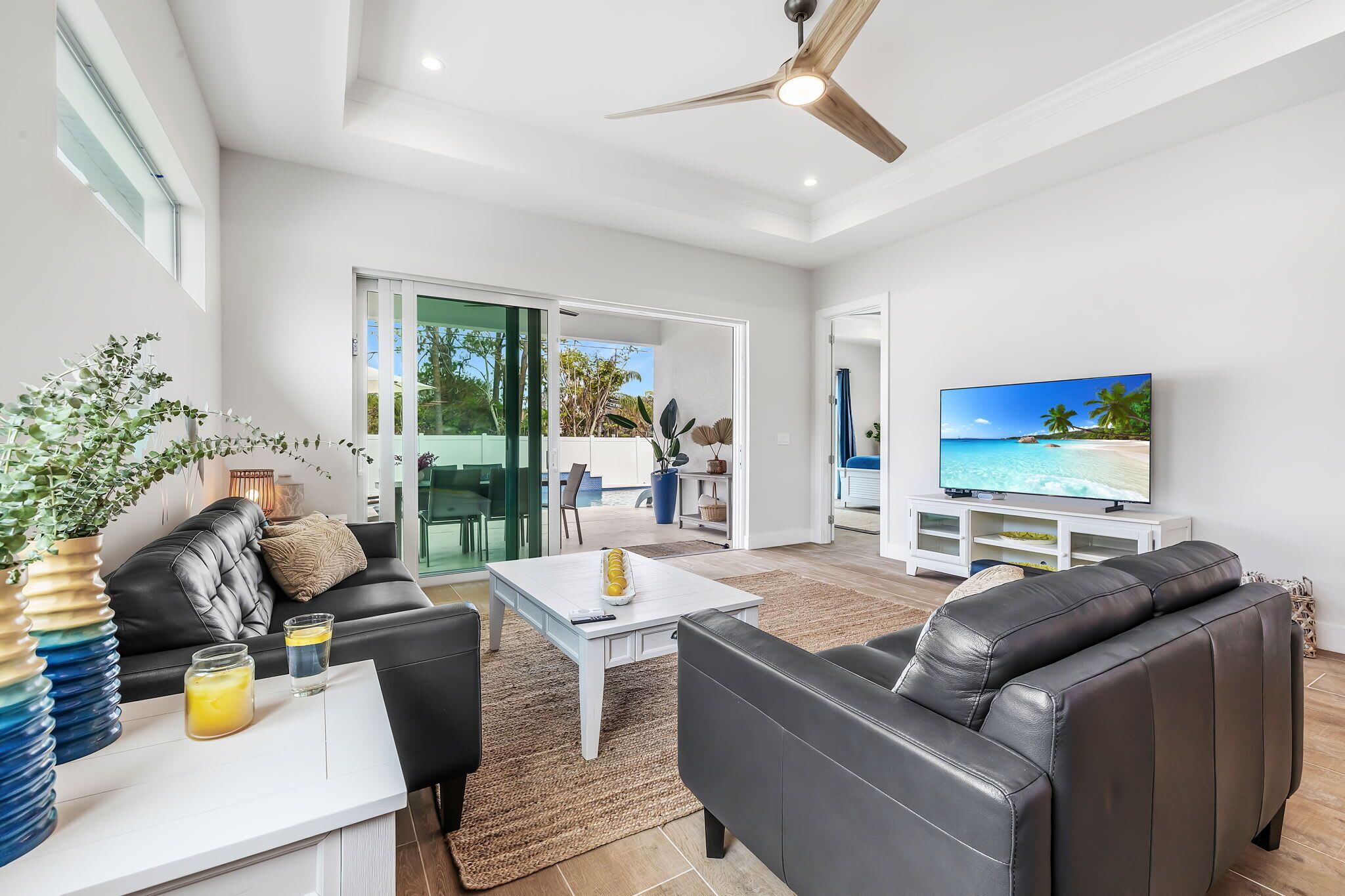 تلفزيون ذكي، ستيريو، مكتب