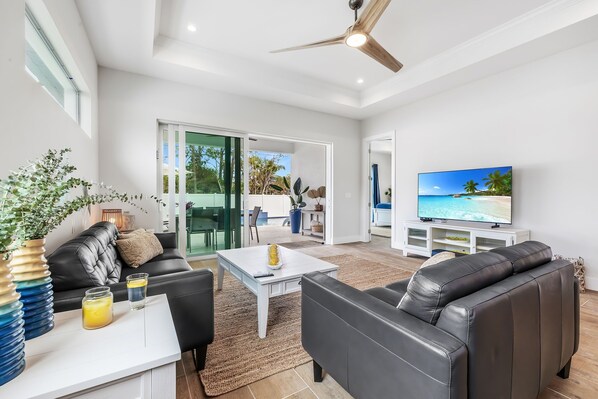 Älytelevisio, stereot, työhuone