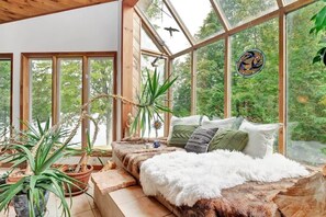 Interior - Stunning European waterfront escape with hot tub (Lyndhurst)