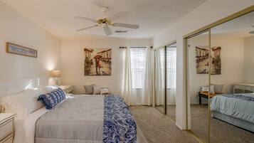 3 dormitorios, escritorio, tabla de planchar con plancha y cuna de viaje