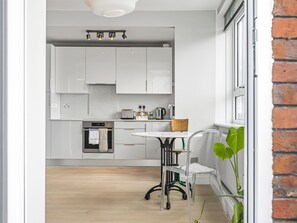Kühlschrank, Kochgeschirr/Geschirr/Besteck