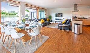 Interior - Waters Edge 04, Waterside Lodge (P) (Cirencester)