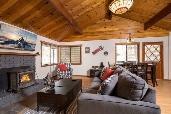 Cozy wood burning fireplace. New Samsung LCD TV with Streaming.