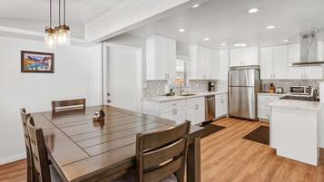 Coffee/tea maker, fridge, microwave, oven