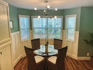 Dining - 2BR/2BA w/ Rainfall Showers, Screened Porch, 1st Floor, Pool, Gated Community (Saint James)