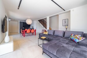 家庭別墅, 多間臥室, 山間 (Pool Villa Greta Krk) | 起居區 | 21-吋電視，提供衛星頻道
