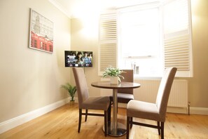 Dining - G4s - Idea base: zone 1 ease with Victoria charm (London)