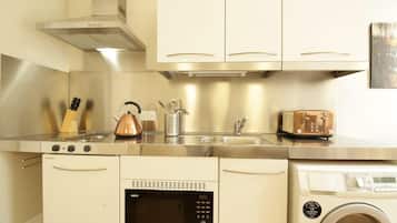 Køleskab, mikrobølgeovn, ovn, kogeplade