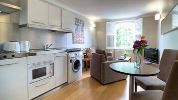 Fridge, microwave, oven, stovetop