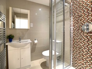 Doccia, asciugacapelli, asciugamani