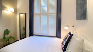 1 makuuhuone, työpöytä, silitysrauta/-lauta, vauvan matkasänky