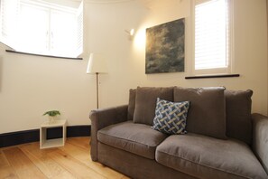 TV, offices - S4 - Comfy Loft Apartment 10 Mins to Oxford Street (London)