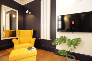 TV, offices - S4 - Comfy Loft Apartment 10 Mins to Oxford Street (London)