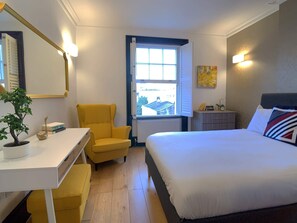 1 Schlafzimmer, Schreibtisch, Bügeleisen/Bügelbrett, Reisekinderbett