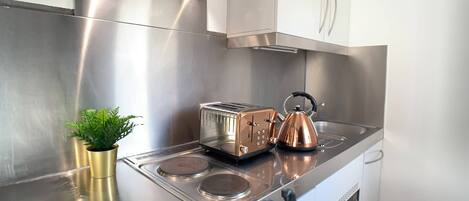 Fridge, microwave, oven, stovetop