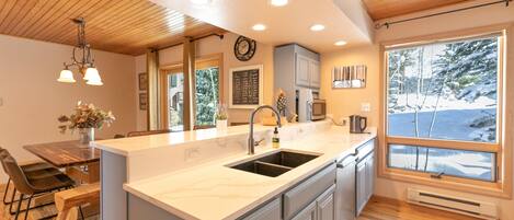 Fridge, microwave, stovetop, dishwasher