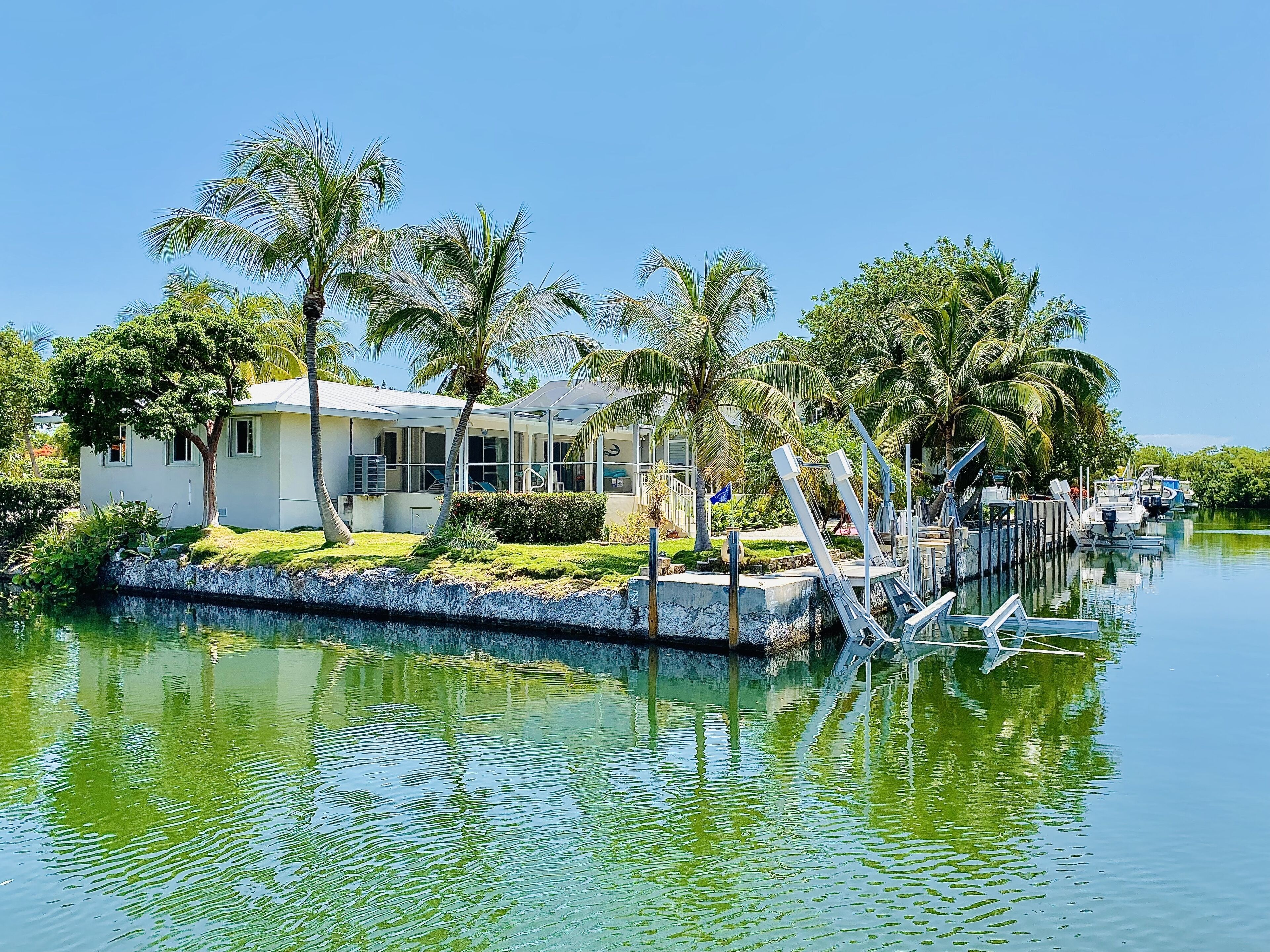 Calm Palms- Corner of Canal, Heated Pool, Kayaks and Privacy!