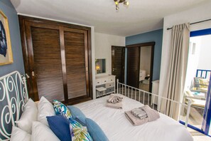 3 chambres, coffres-forts dans les chambres, fer et planche à repasser