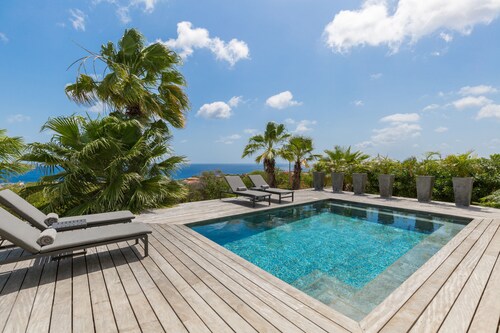 An amazing private villa with an magnificent view over the Caribbean Sea