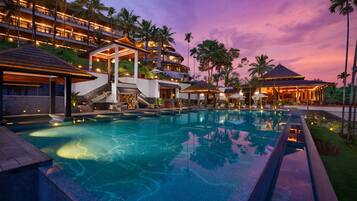 Hồ bơi ngoài trời