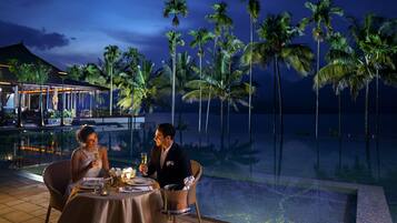 Phục vụ bữa sáng, bữa trưa và bữa tối