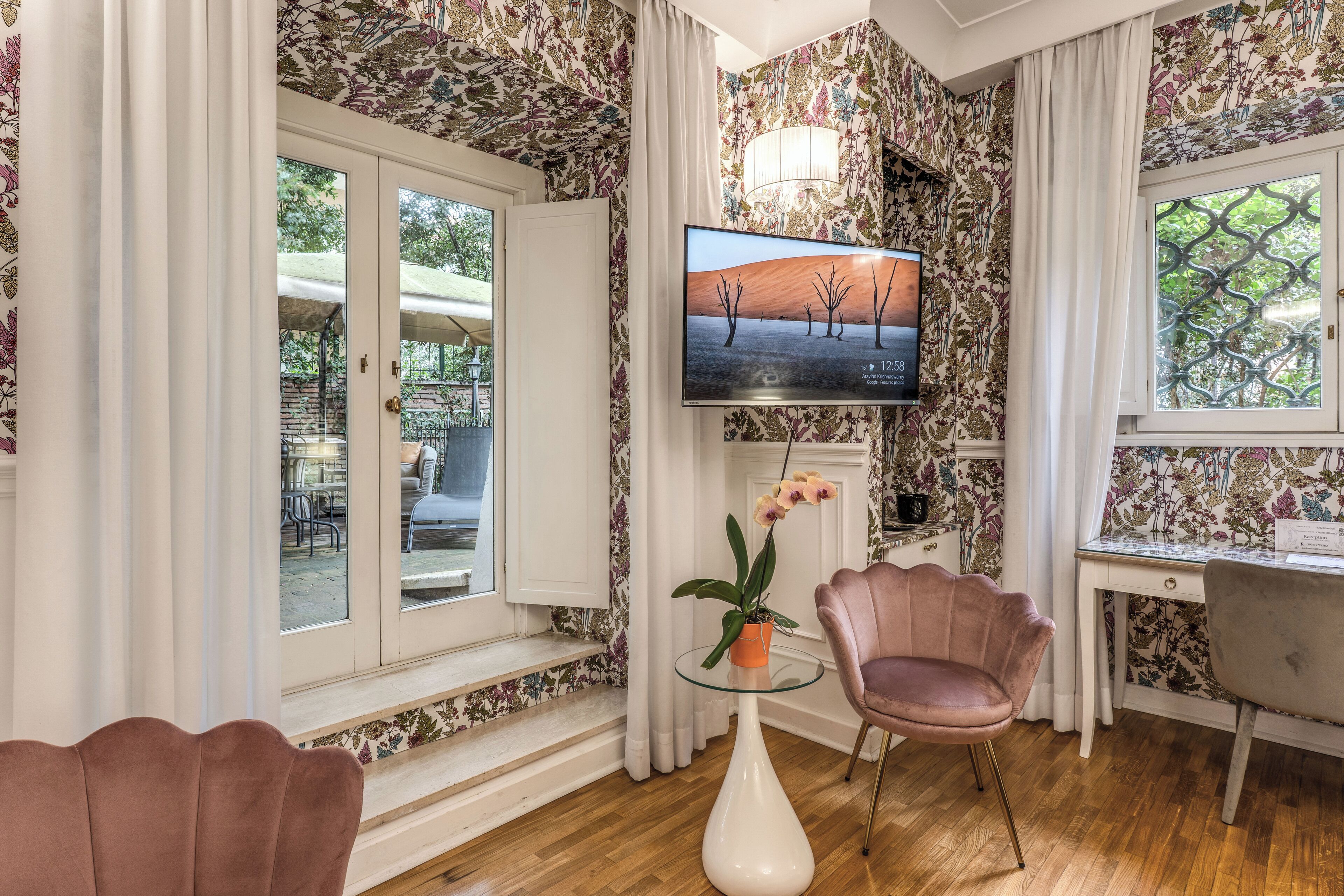 Mini-bar avec articles gratuits, coffres-forts dans les chambres