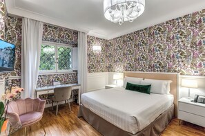 Free minibar items, in-room safe, individually furnished, desk - Mangili Garden Hotel (Rome)