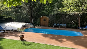 Alberca al aire libre por temporada y camastros