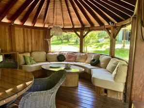 Seasonal outdoor pool, pool loungers - Domaine de Pipangaille (Andancette)