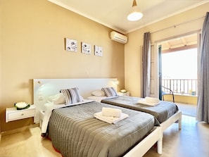 7 bedrooms, iron/ironing board, travel crib, free WiFi - Beachfront Villa Bellevue (Ag. Stefanos)