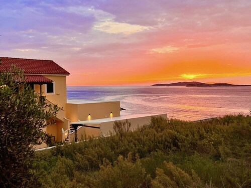 Beachfront Villa Bellevue