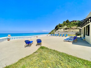 Terrace/patio - Beachfront Villa Bellevue (Ag. Stefanos)