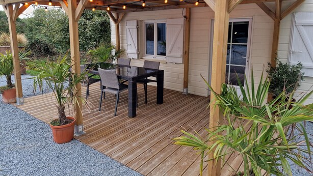 Outdoor dining - Small cottage (Tourville-sur-Sienne)