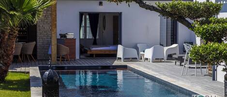 Outdoor pool, a heated pool