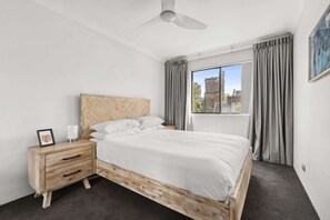 2 bedrooms, desk, iron/ironing board, WiFi