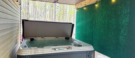 Bañera de hidromasaje al aire libre