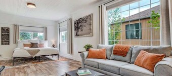 Del Norte Cottage! Downtown Home w/ BBQ & Fire Pit