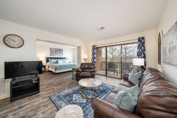 Smart TV, reproductor de DVD, tenis de mesa y videoteca