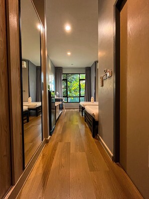 华丽双床房 | 办公桌、笔记本电脑工作区、遮光窗帘、免费 WiFi