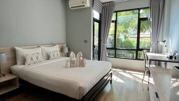 Deluxe Double Room, 1 Queen Bed | Desk, laptop workspace, blackout curtains, free WiFi