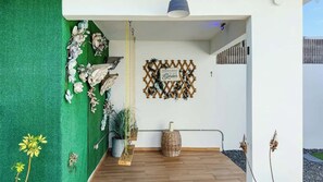 Interior - Garden Relaxing Room: Heated Pool & Jacuzzi (Arecibo)