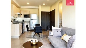 A modern apartment with a kitchen, dining area, and living room. - Near everything! (Santa Tecla)