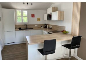 Fridge, microwave, oven, stovetop