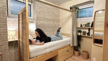 Individually furnished, laptop workspace, iron/ironing board, free WiFi