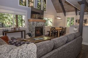 Smart TV, fireplace - Price Haus by Hauserman Rentals (Tahoe City)