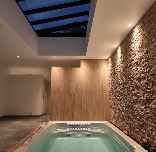 Hot tub - Appart Hôtel & Spa La Villa Du Port (Vannes)