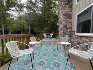 Outdoor dining - Modern Chalet - 3 bedroom lake house. (Albrightsville)